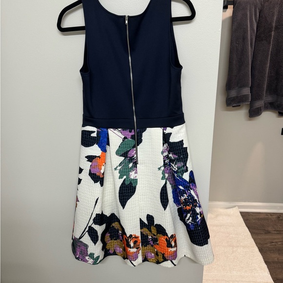 Gabby Skye Dress Size 8 - Picture 2 of 6